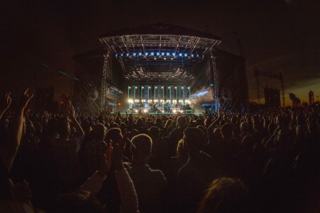 Martin VDO Sceptrons Frame the Stage for Mumford & Sons’ World Tour ...