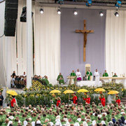 MEYER_pope_lithuania_VIGNETTE2_180px_STAGE_VIEW