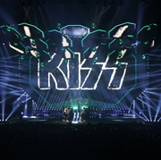 ELATION_KISS_end-of-the-road-TOUR_VIGNETTE