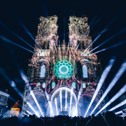 Robe_Megapointe_Forte_Monumental_Laon_Cathedral_photo_Geoffrey_Hubbel