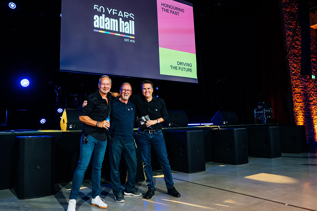 Adam-Hall-Groupe-anniversaire