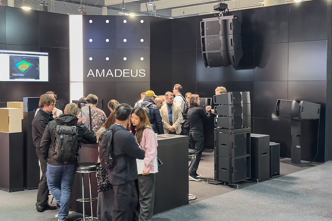 Amadeus_Numax_Stand