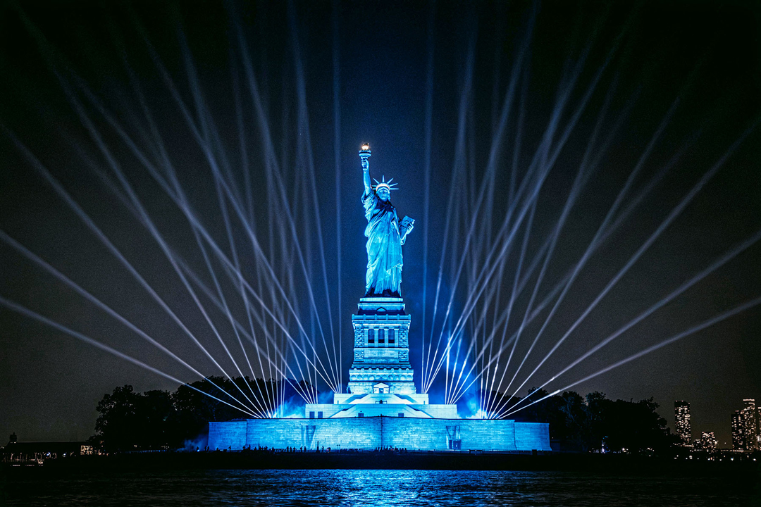 Robe_Monumental_Liberty_Lights_photo_by_Geoffrey_Hubbel